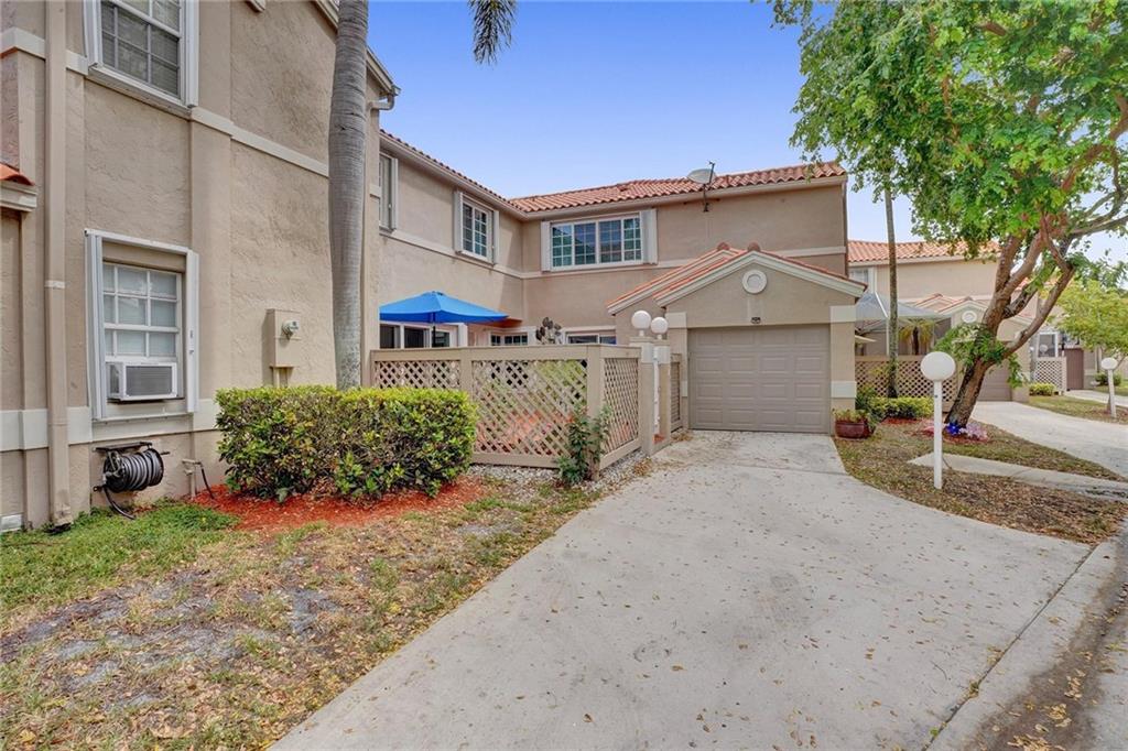 EMBASSY LAKES - Residential