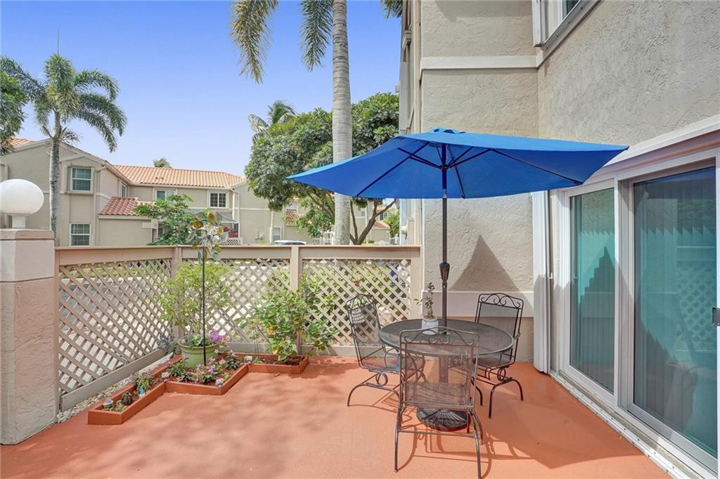 EMBASSY LAKES - Residential