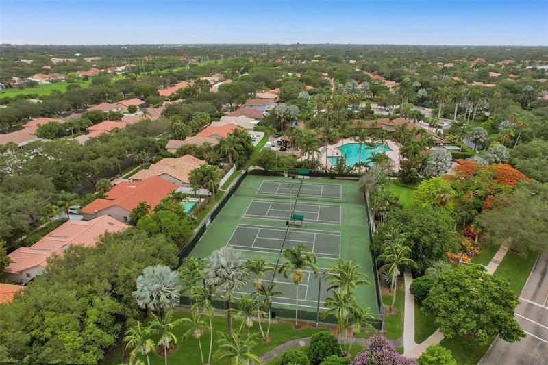 EMBASSY LAKES - Residential