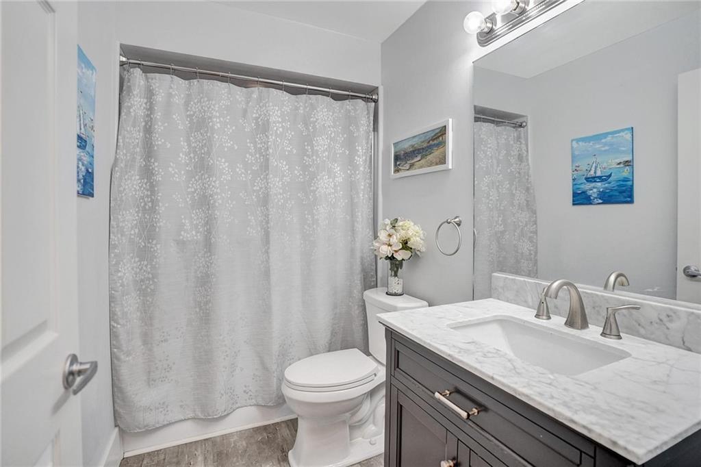 EMBASSY LAKES - Residential