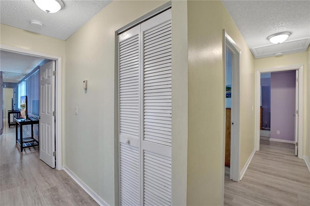 EMBASSY LAKES - Residential