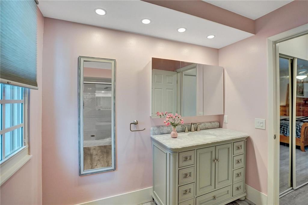 EMBASSY LAKES - Residential