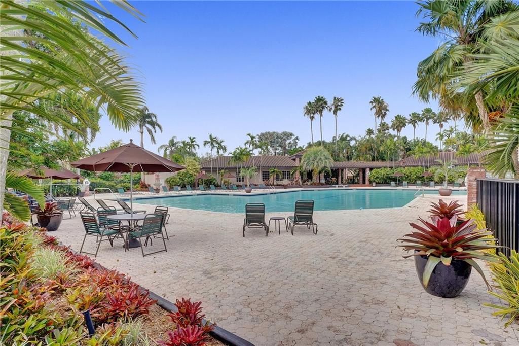 EMBASSY LAKES - Residential