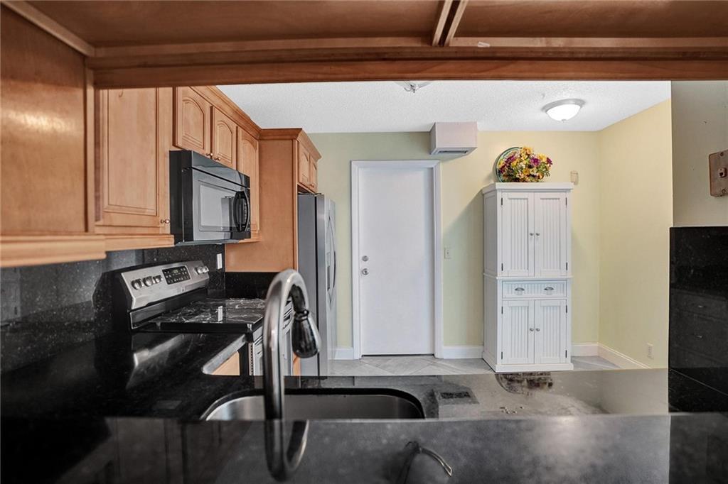 EMBASSY LAKES - Residential