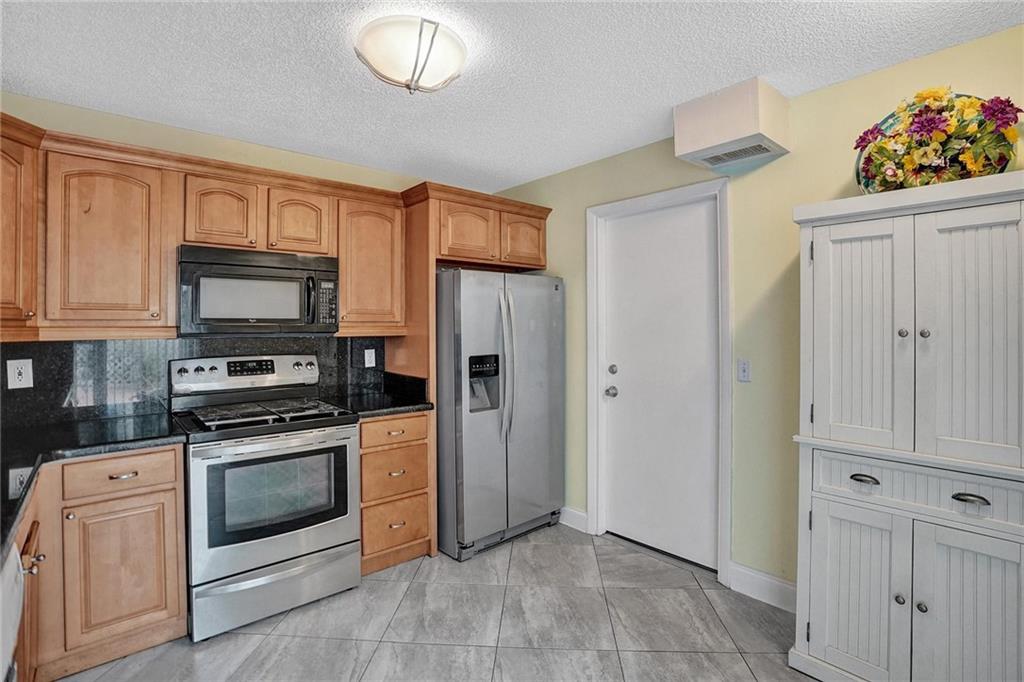 EMBASSY LAKES - Residential