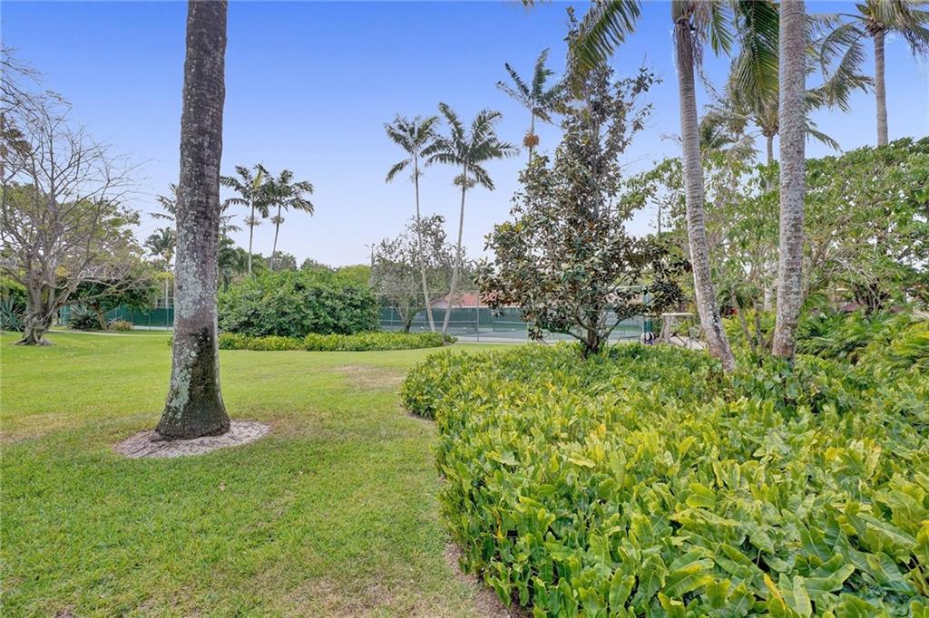 EMBASSY LAKES - Residential