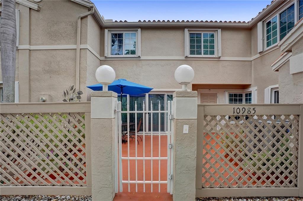 EMBASSY LAKES - Residential