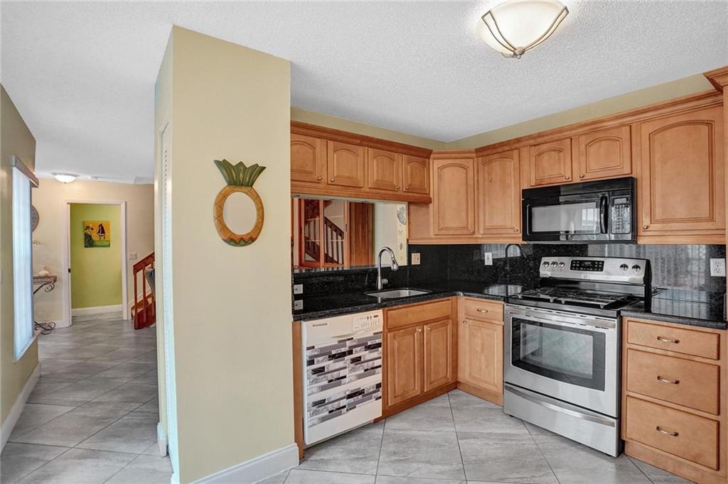 EMBASSY LAKES - Residential