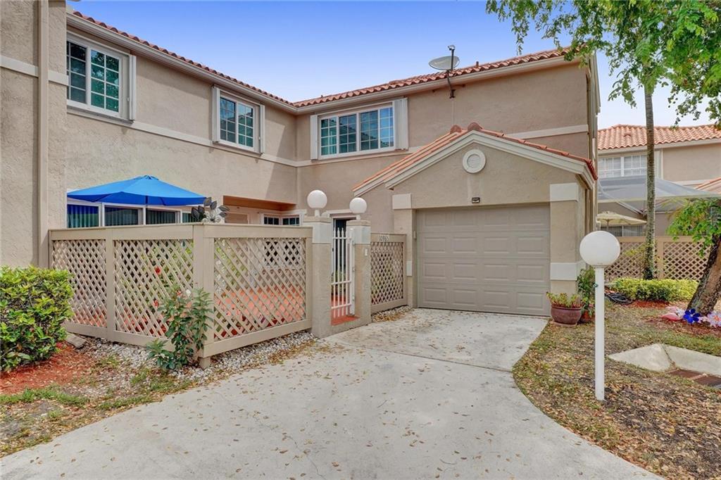 EMBASSY LAKES - Residential