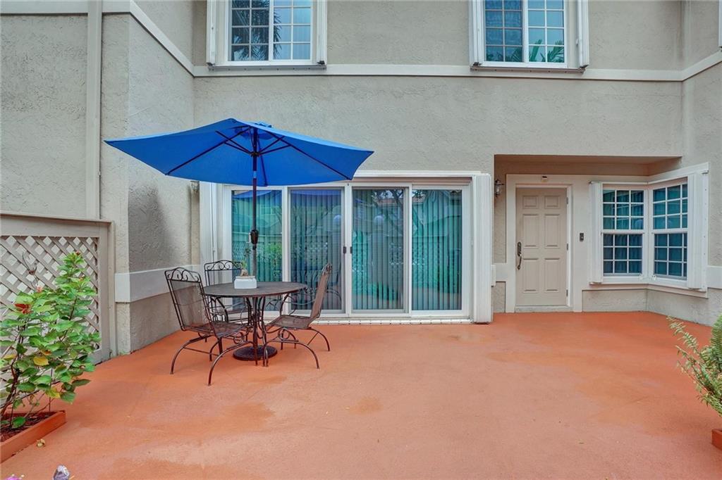 EMBASSY LAKES - Residential