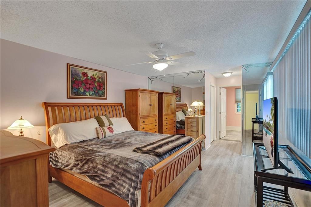 EMBASSY LAKES - Residential