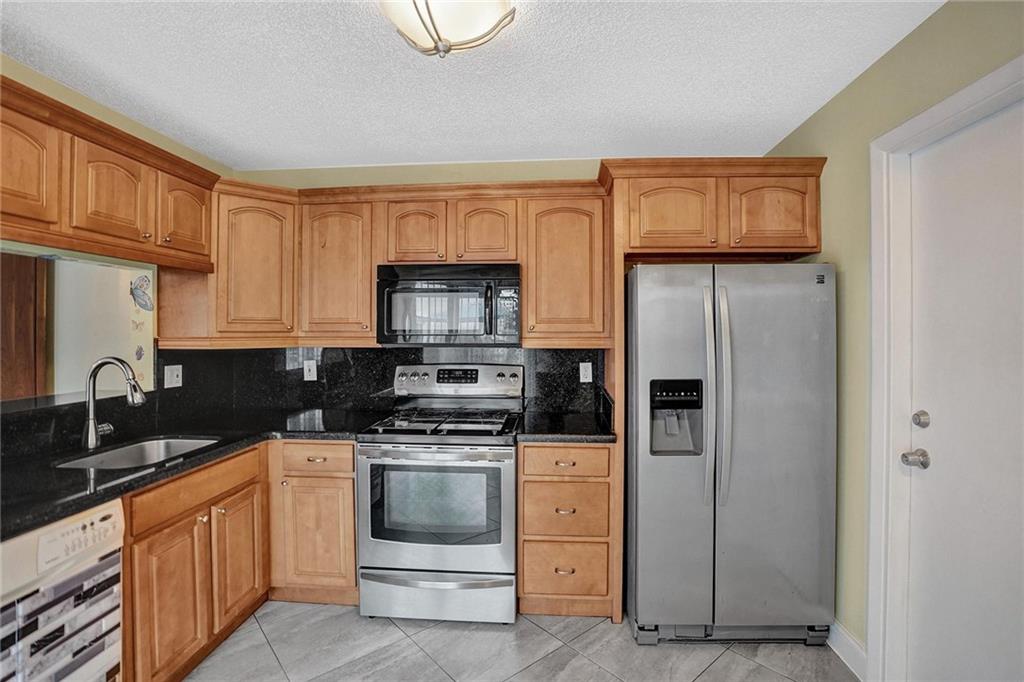 EMBASSY LAKES - Residential