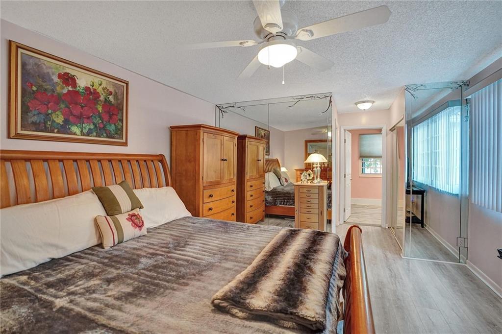 EMBASSY LAKES - Residential