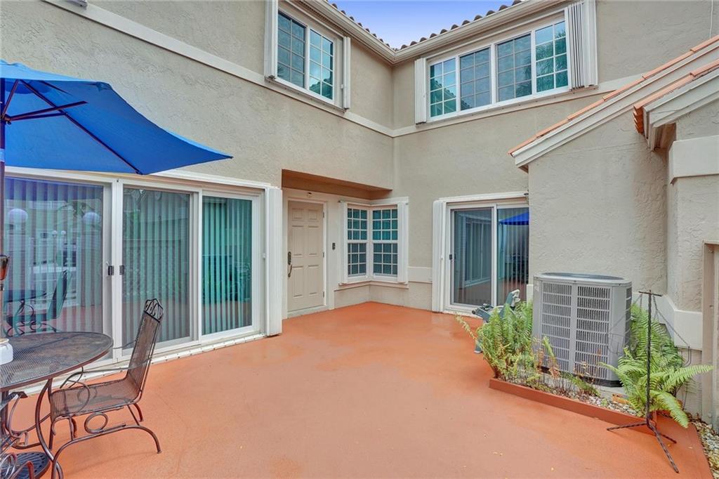 EMBASSY LAKES - Residential