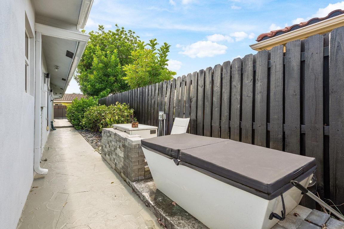 POMPANO ISLES SEC - Residential