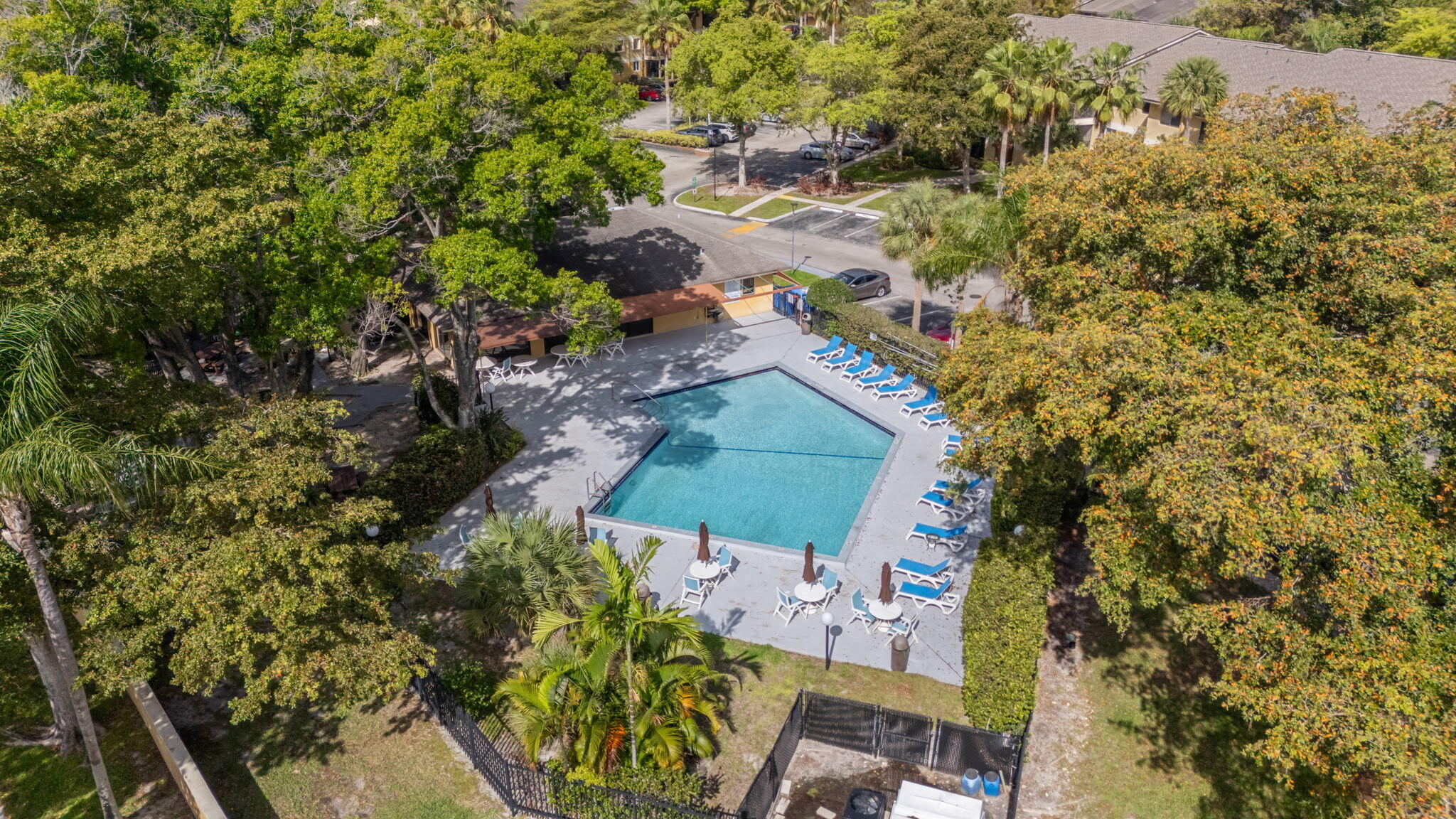 OAKLAND FOREST CLUB CONDO - Residential