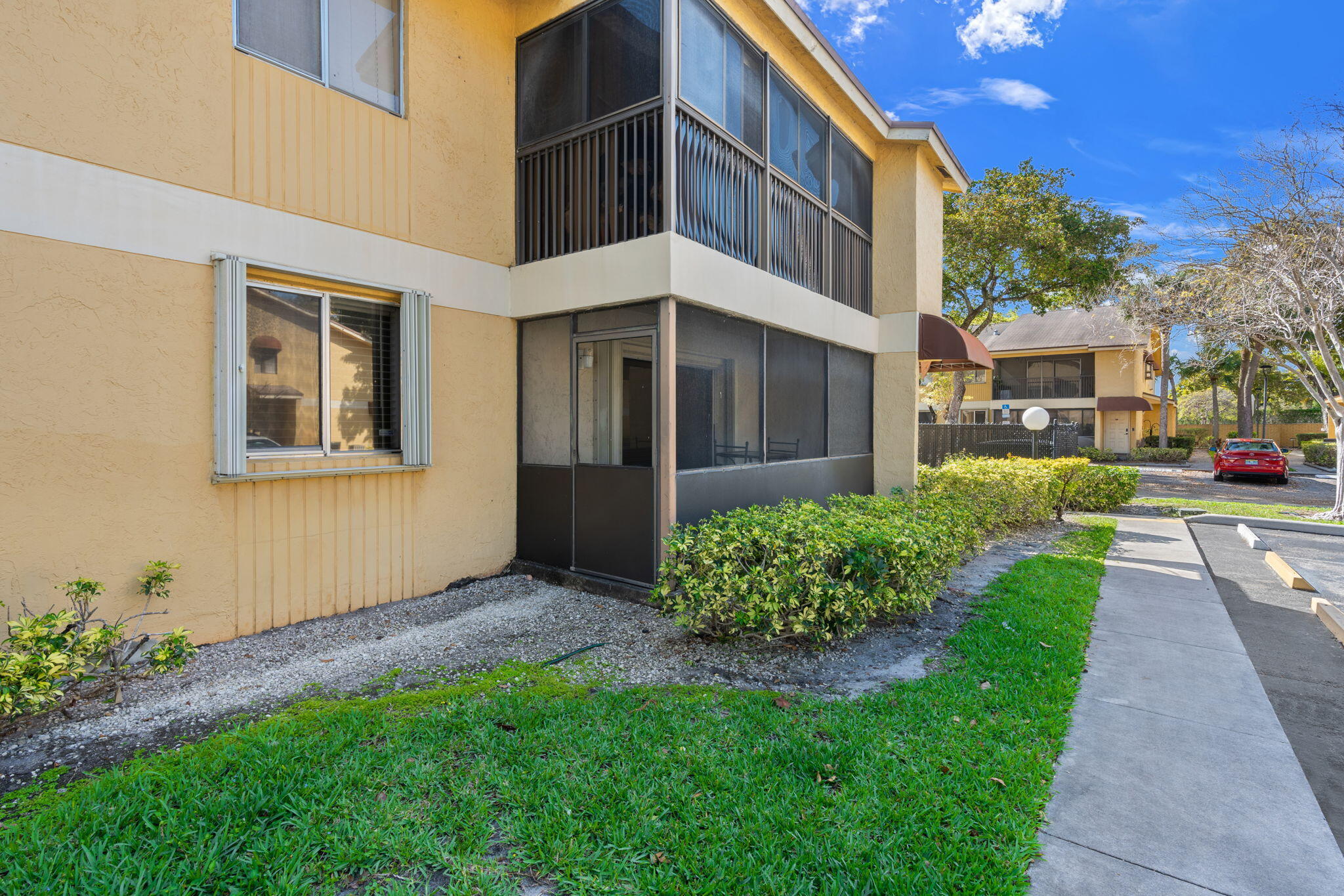 Oakland Forest Club Condo - Residential