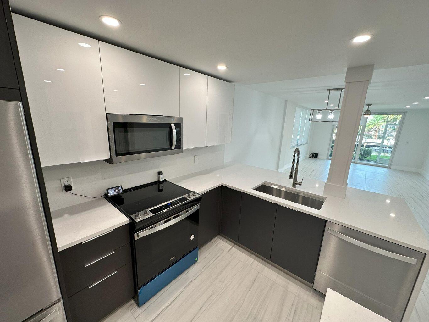 PARADISE HARBOUR CONDO - Residential