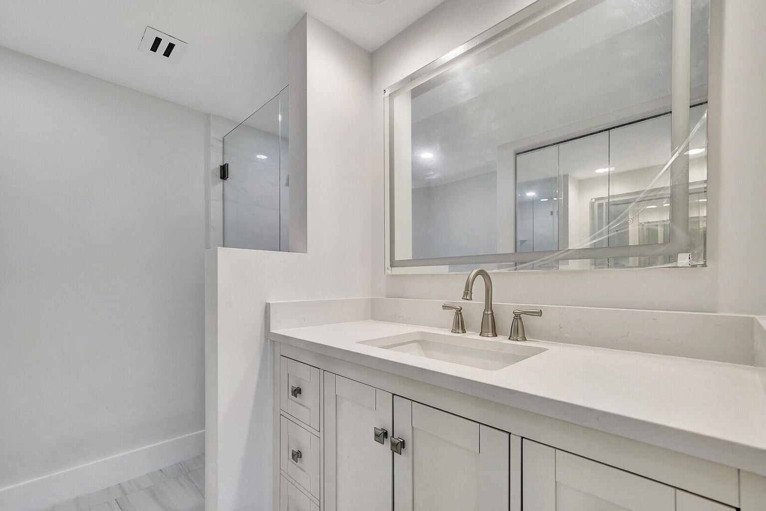 PARADISE HARBOUR CONDO - Residential