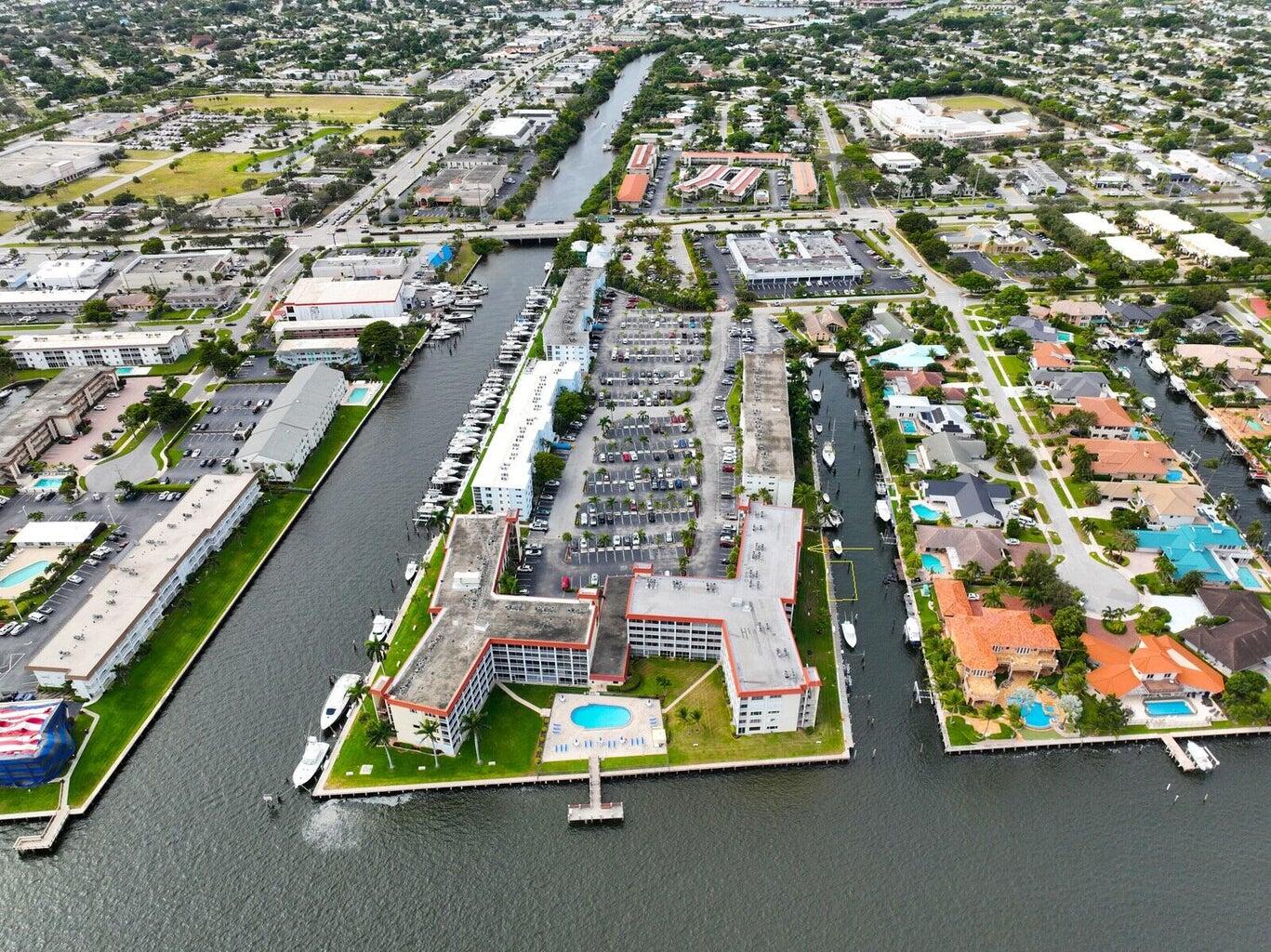 105 Paradise Harbour Boulevard 112