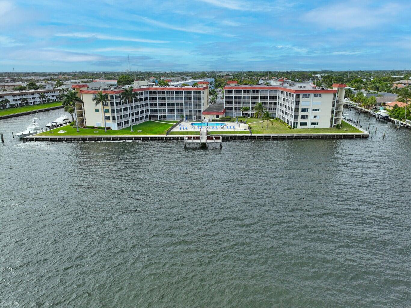 105 Paradise Harbour Boulevard 112