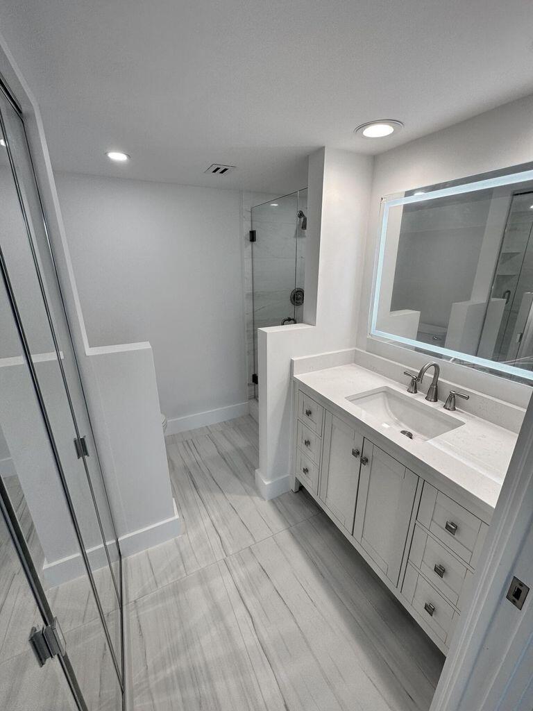 PARADISE HARBOUR CONDO - Residential