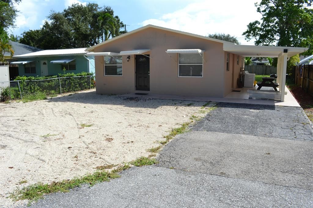 Photo of 705 N Loxahatchee Drive, Jupiter, FL 33458 (MLS # R10747316)