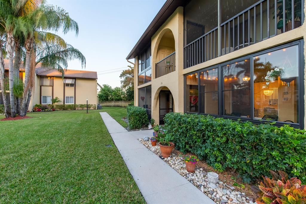 Photo of 316 Pine Ridge Circle Cir #D-1, Green Acres, FL 33463 (MLS # R10691543)