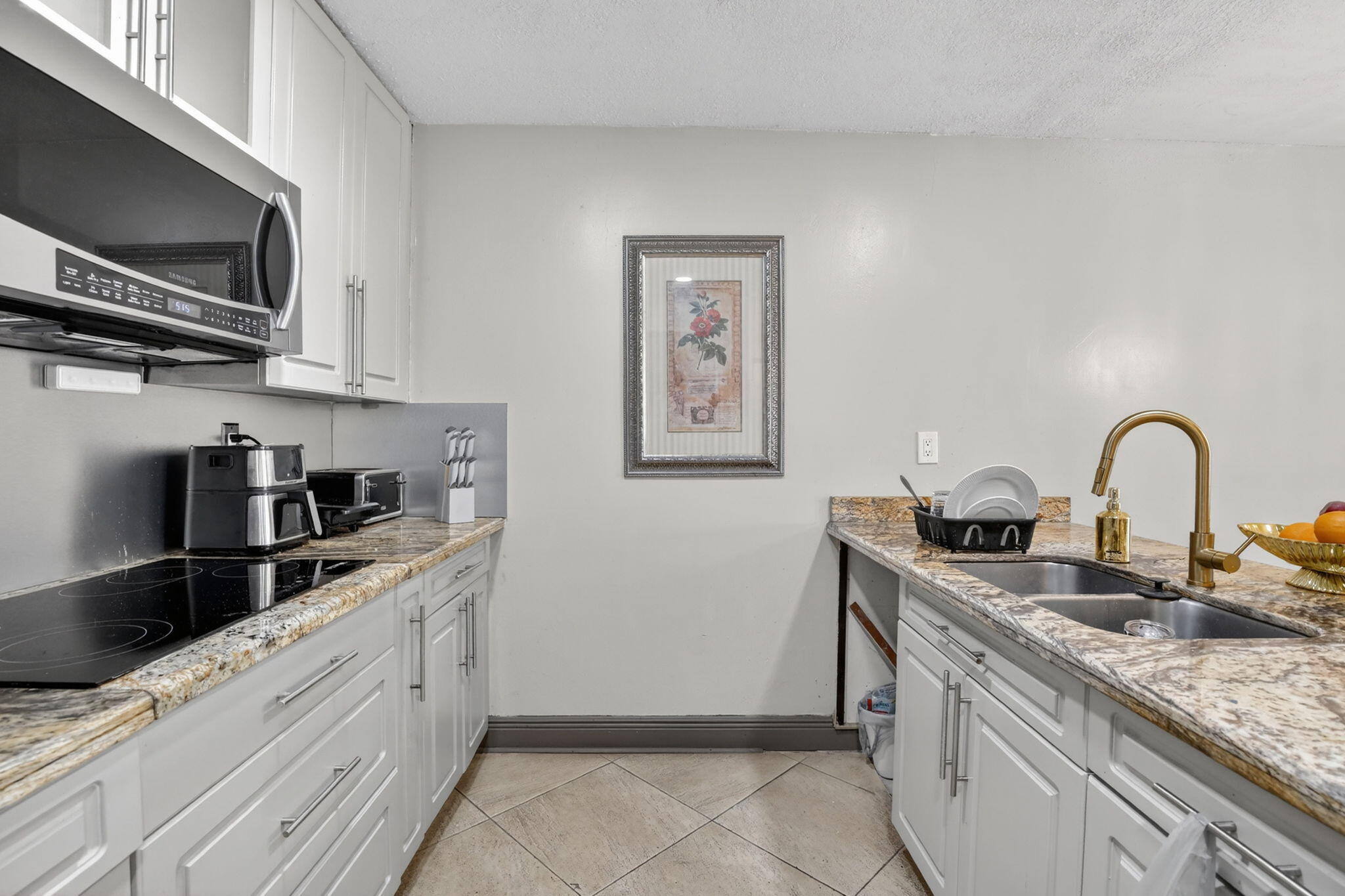 CLUB QUARTERS AT RAINTREE - Residential