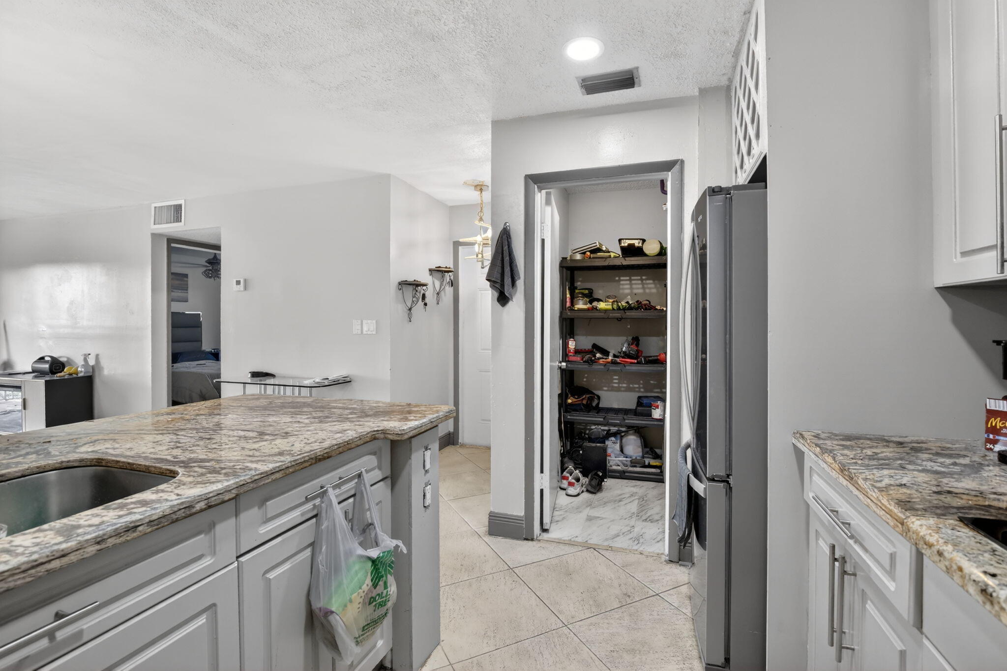 CLUB QUARTERS AT RAINTREE - Residential