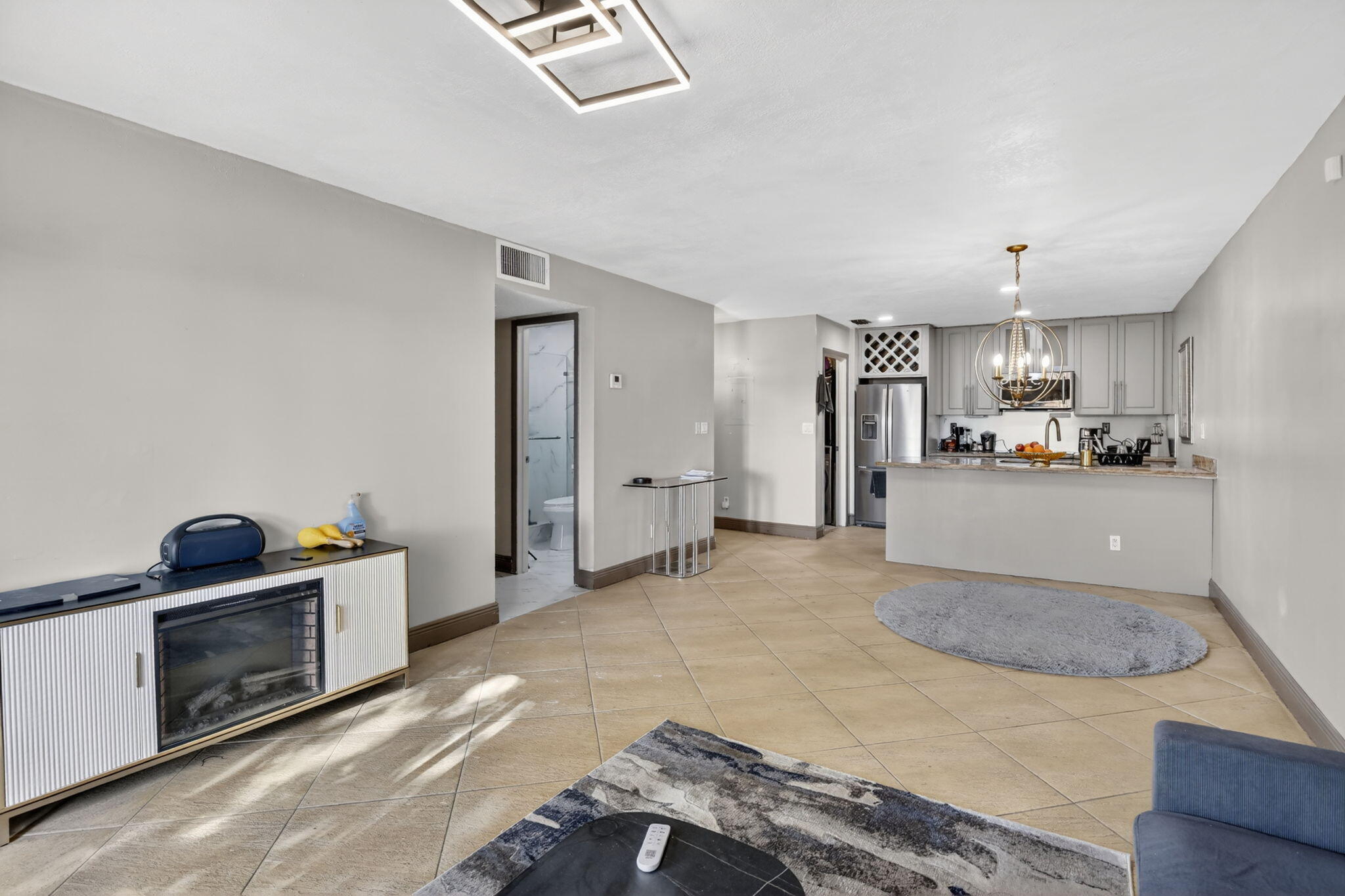 CLUB QUARTERS AT RAINTREE - Residential