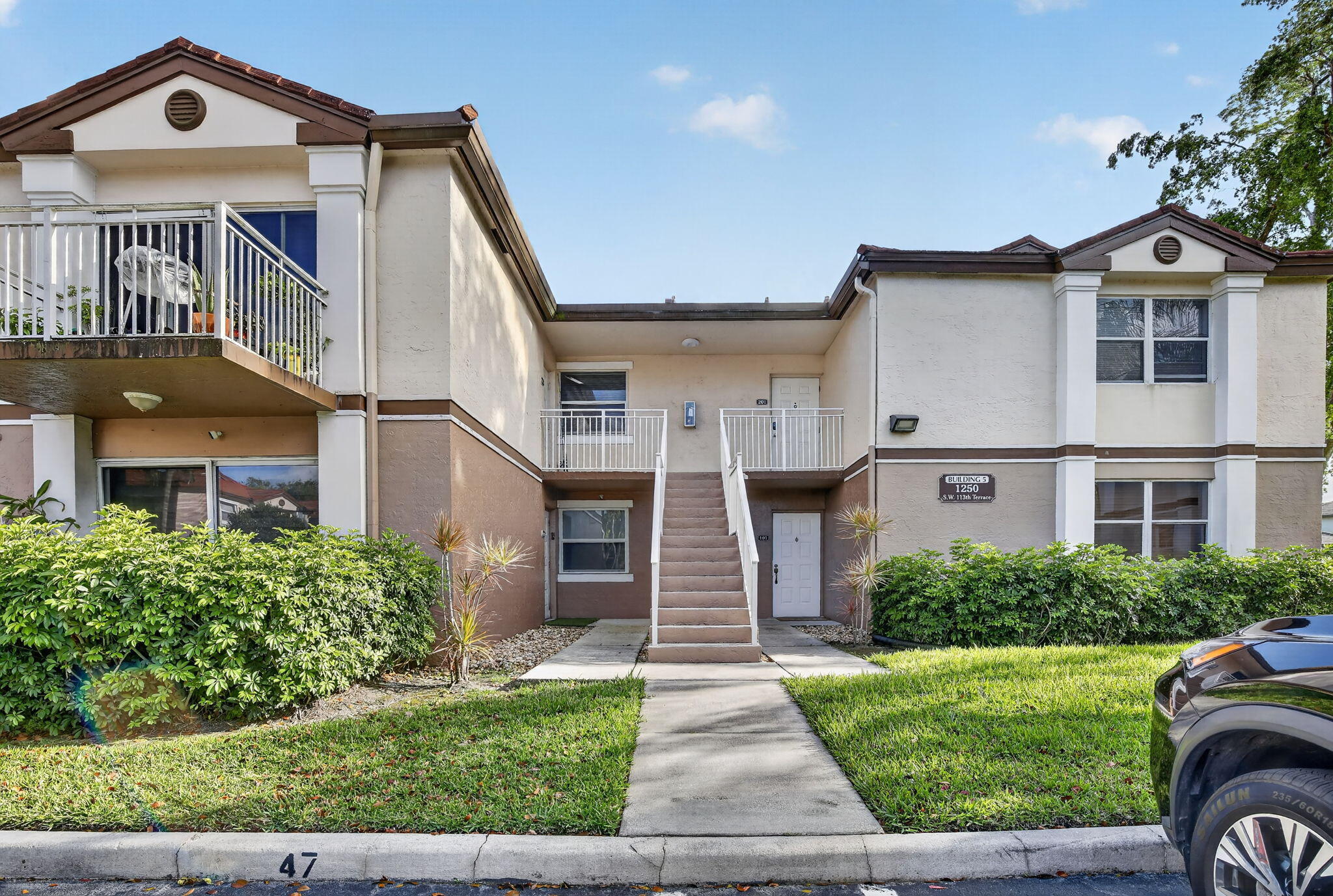 CLUB QUARTERS AT RAINTREE - Residential