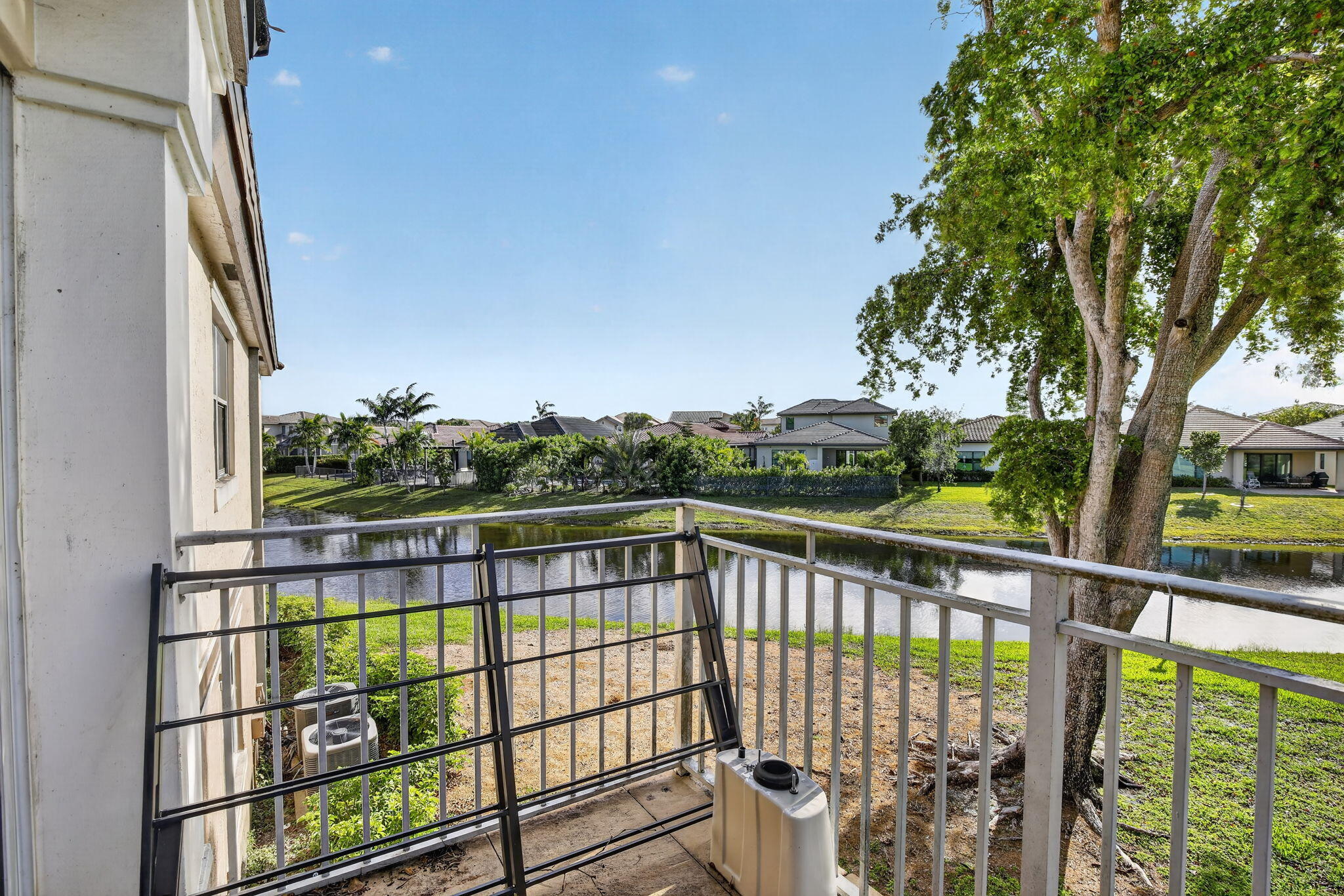 CLUB QUARTERS AT RAINTREE - Residential