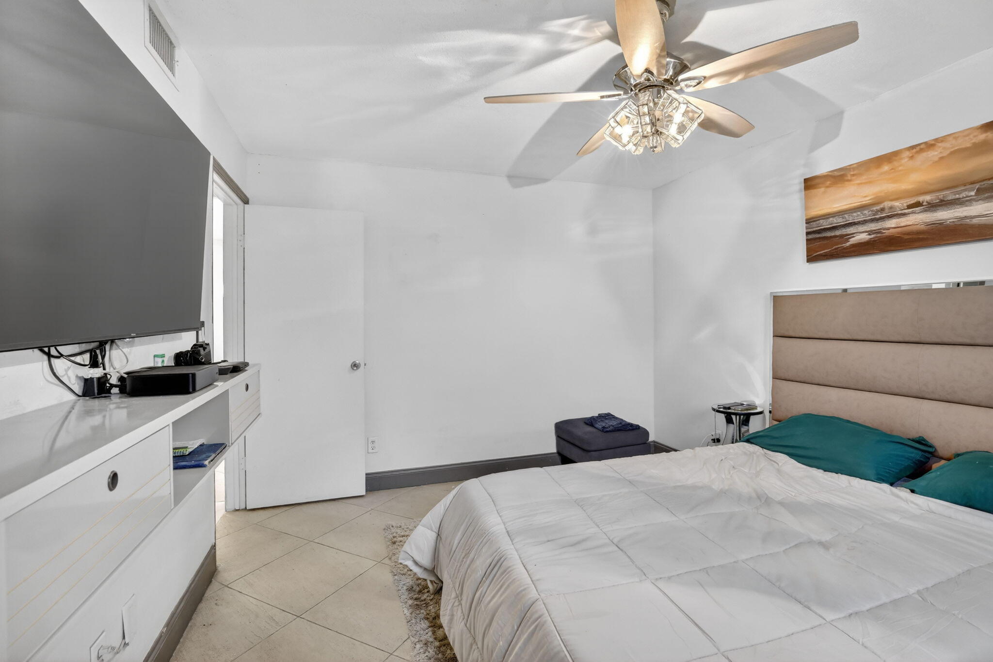 CLUB QUARTERS AT RAINTREE - Residential