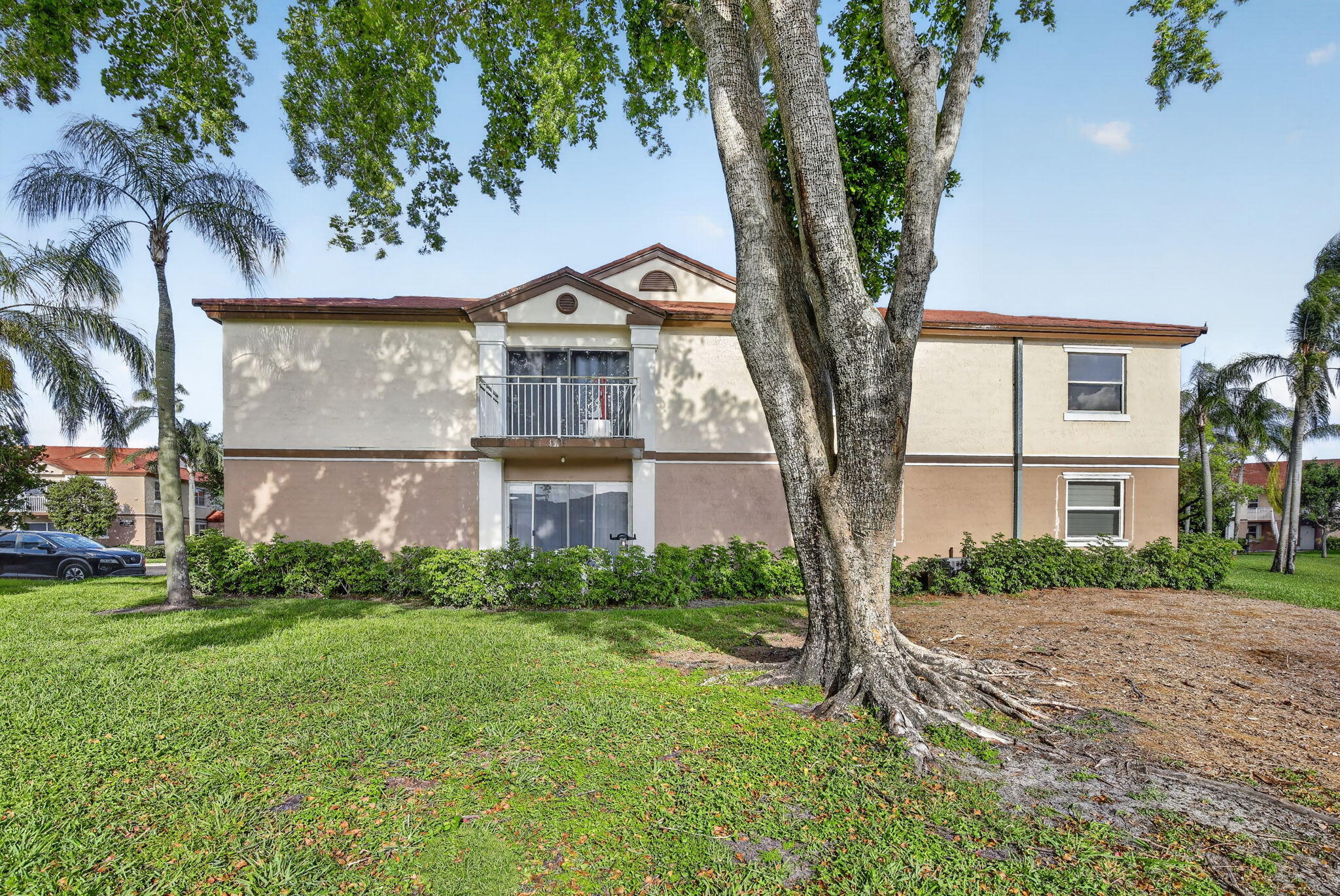 CLUB QUARTERS AT RAINTREE - Residential