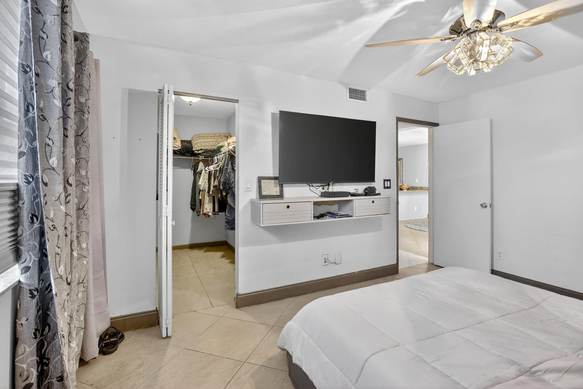 CLUB QUARTERS AT RAINTREE - Residential