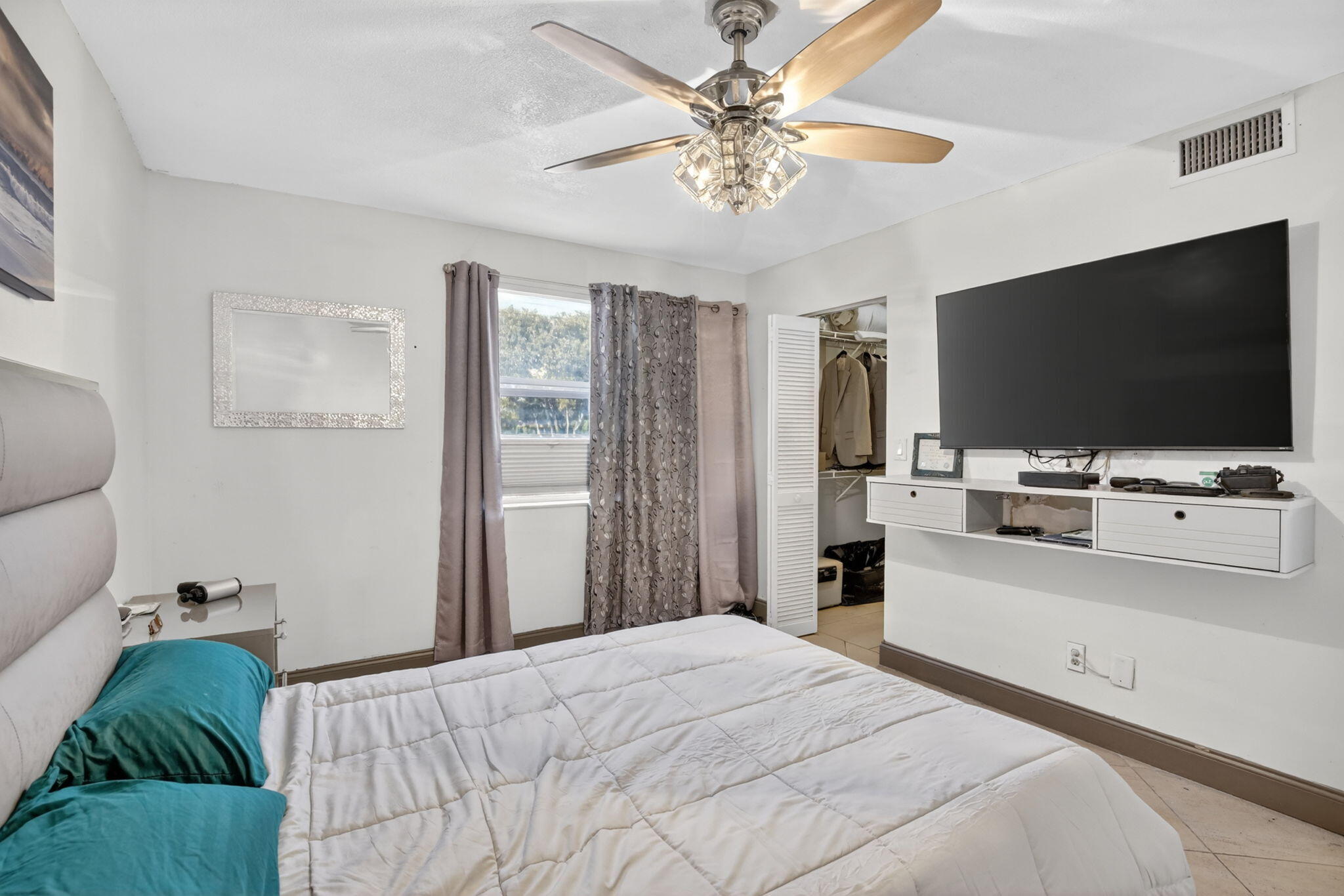CLUB QUARTERS AT RAINTREE - Residential