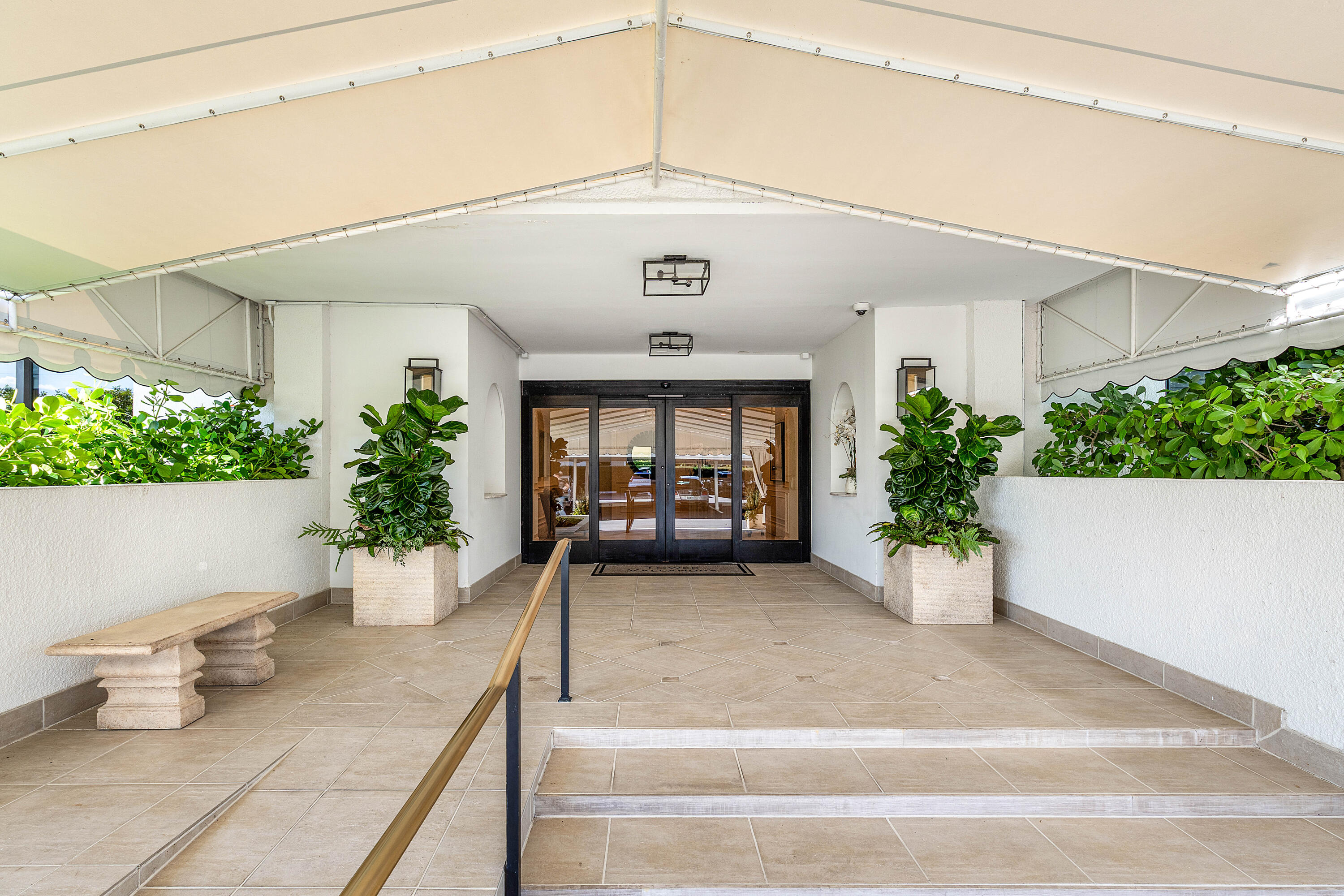 TOWER VALLANDRY - IBIS ISLE - Residential