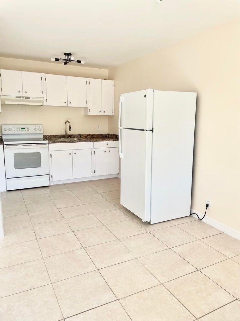 LAKE WORTH TOWN OF - Residential Lease