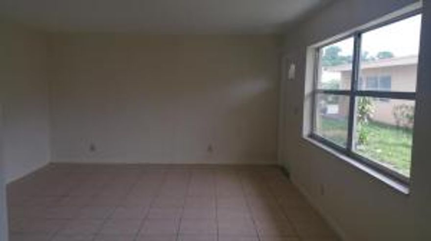 This is a 2 bedroom 1 bath apartment with updated kitchen and dining area.  Property is accessible to I-95, shopping, dining, and downtown Lake Worth.