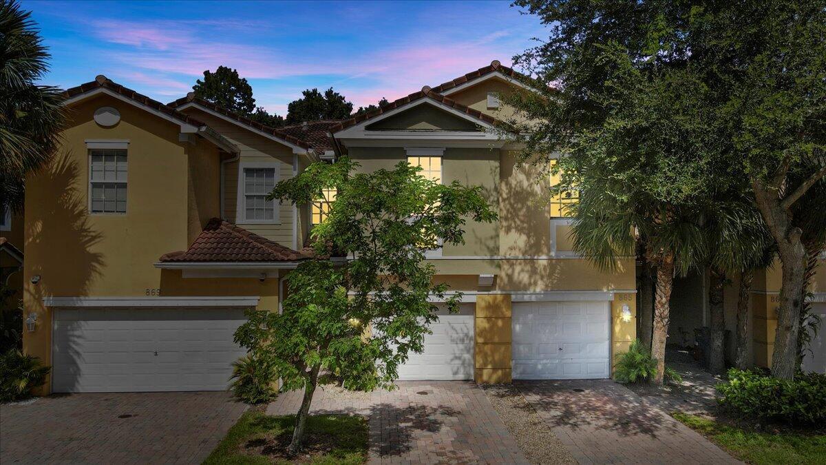 867 Pipers Cay Drive