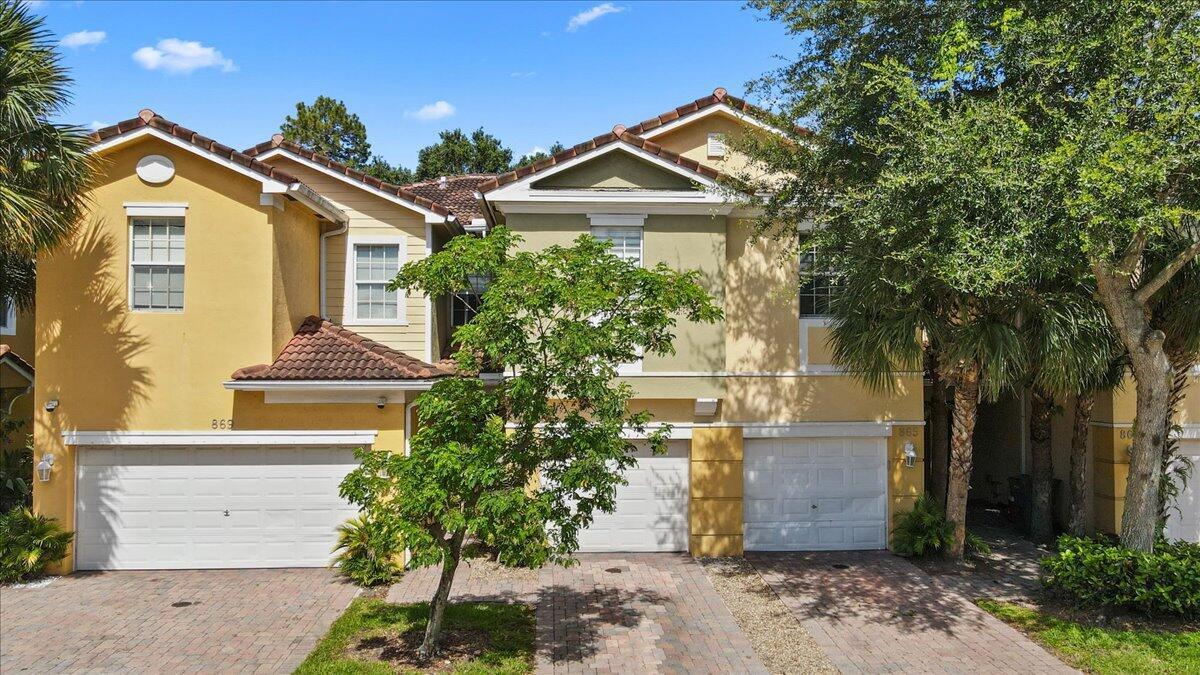 867 Pipers Cay Drive