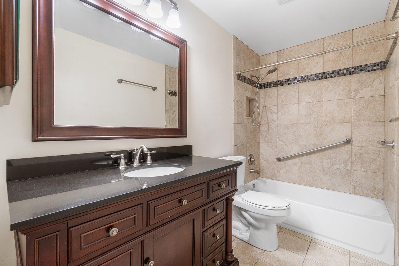 DELRAY VILLAS 4 - Residential