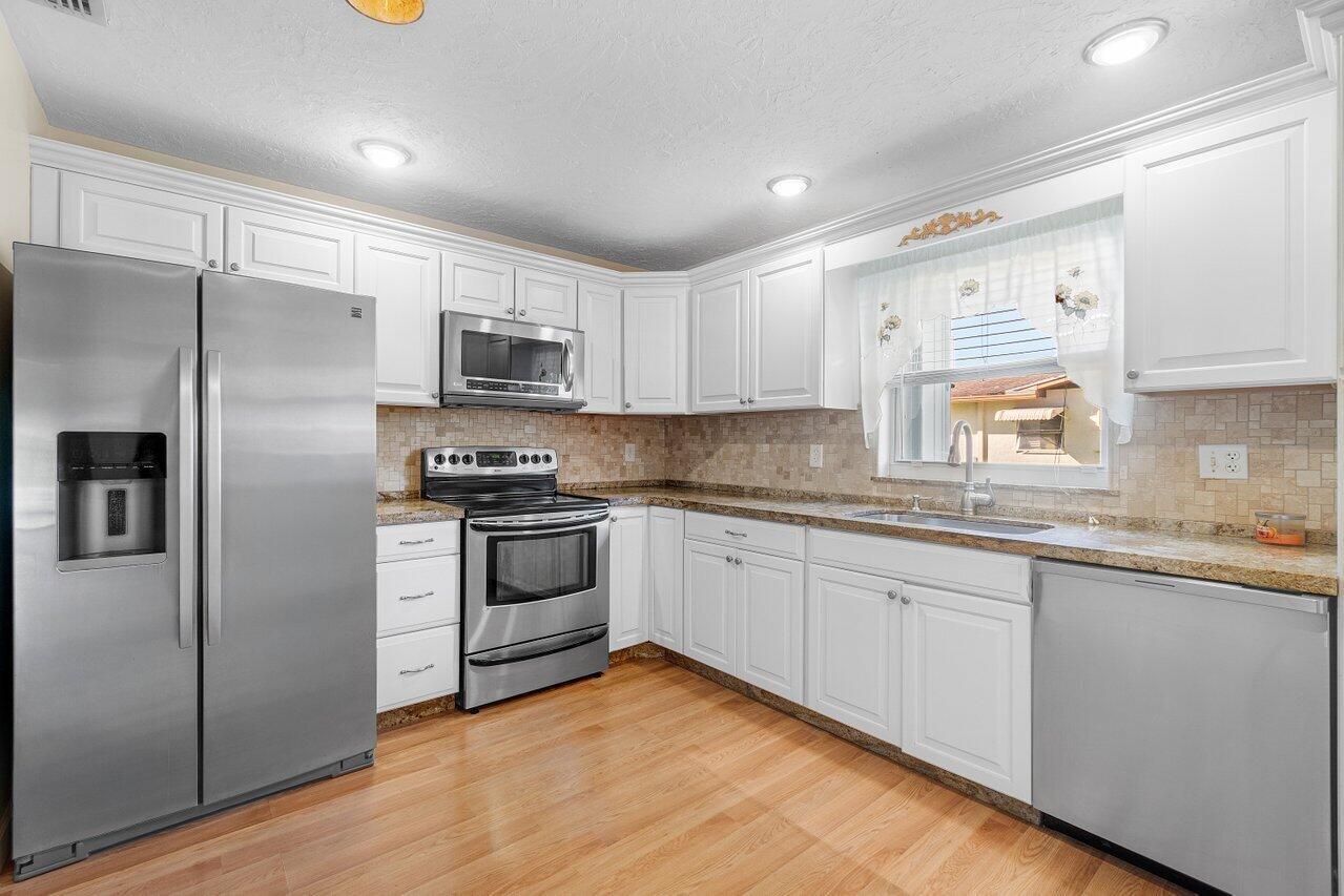 DELRAY VILLAS 4 - Residential