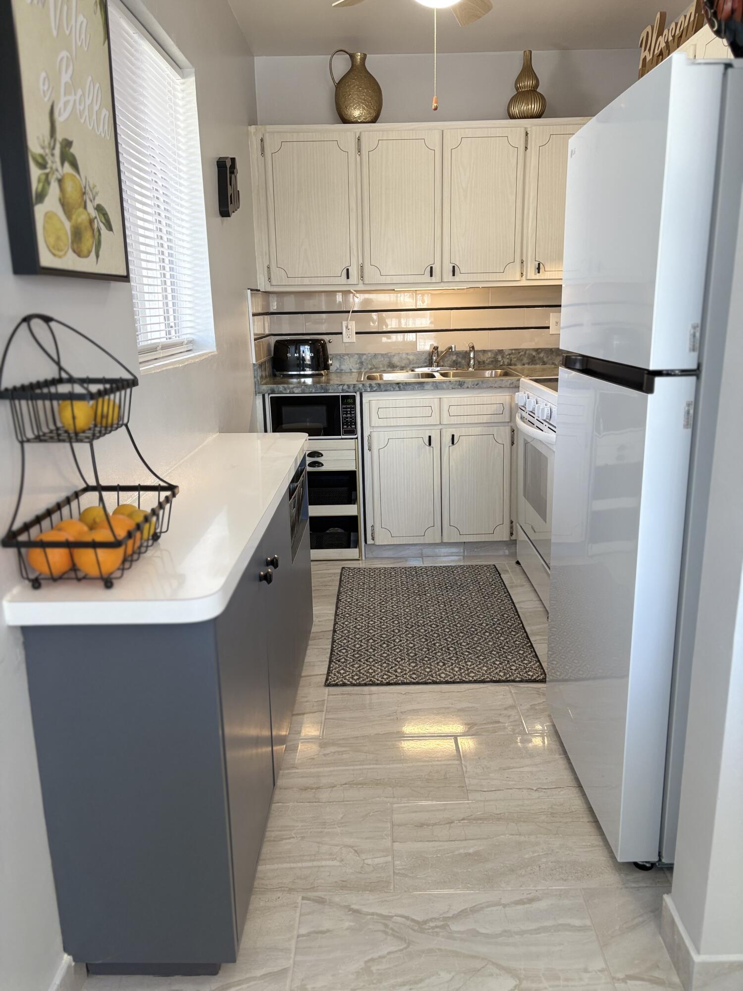 MURRY HILLS APT BLDG CONDO - Residential