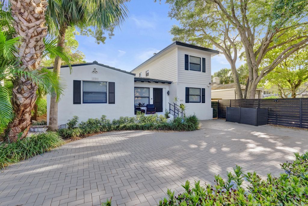 Photo of 1606 SE 1st Street, Fort Lauderdale, FL 33301 (MLS # B26011331)