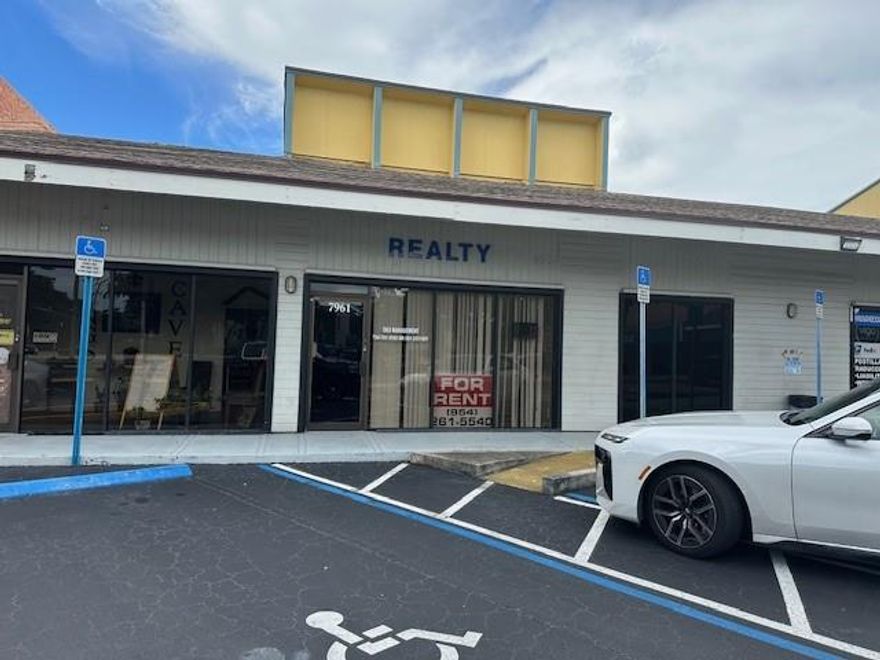 OFFICE SPACE OR RETAIL GOOD FOR DRUG STORE 1500 SQ FEET WAS A REALESTATE OFFICE WILL BE AVAILABLE OCT 1 2025
