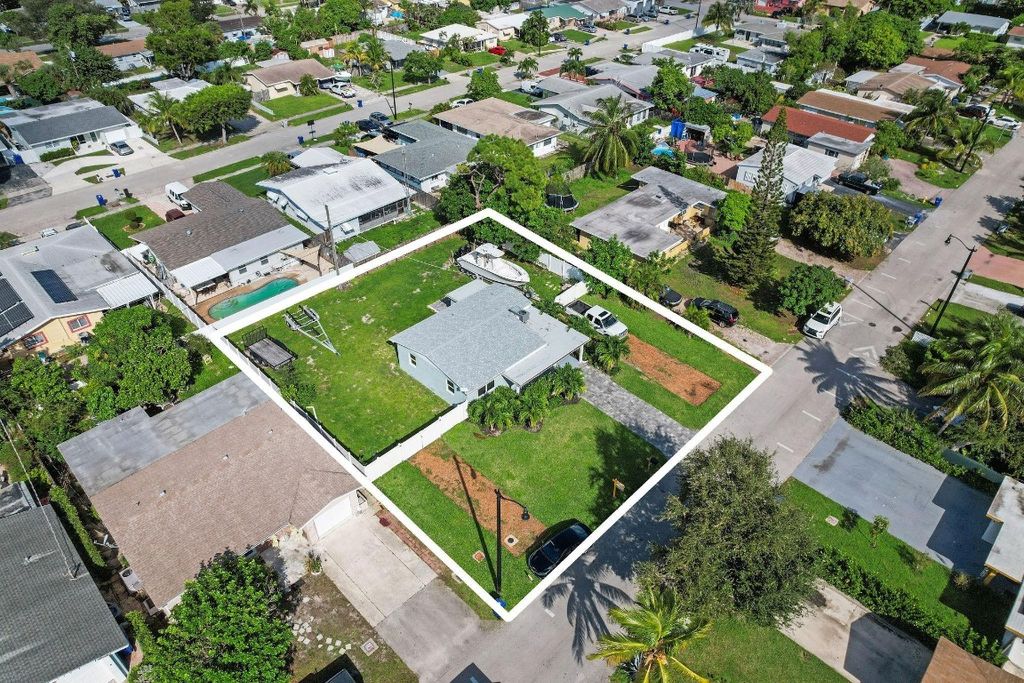 Photo of 3761 NE 14th Avenue, Pompano Beach, FL 33064 (MLS # F10546385)