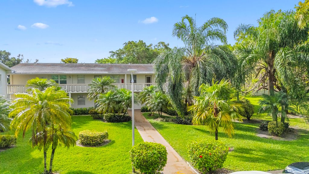 Photo of 266 Ventnor S, Deerfield Beach, FL 33442 (MLS # B26014188)
