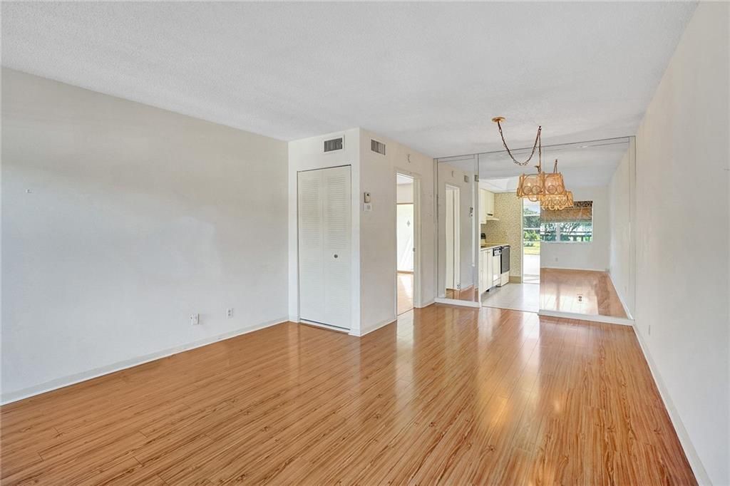 listing image 0